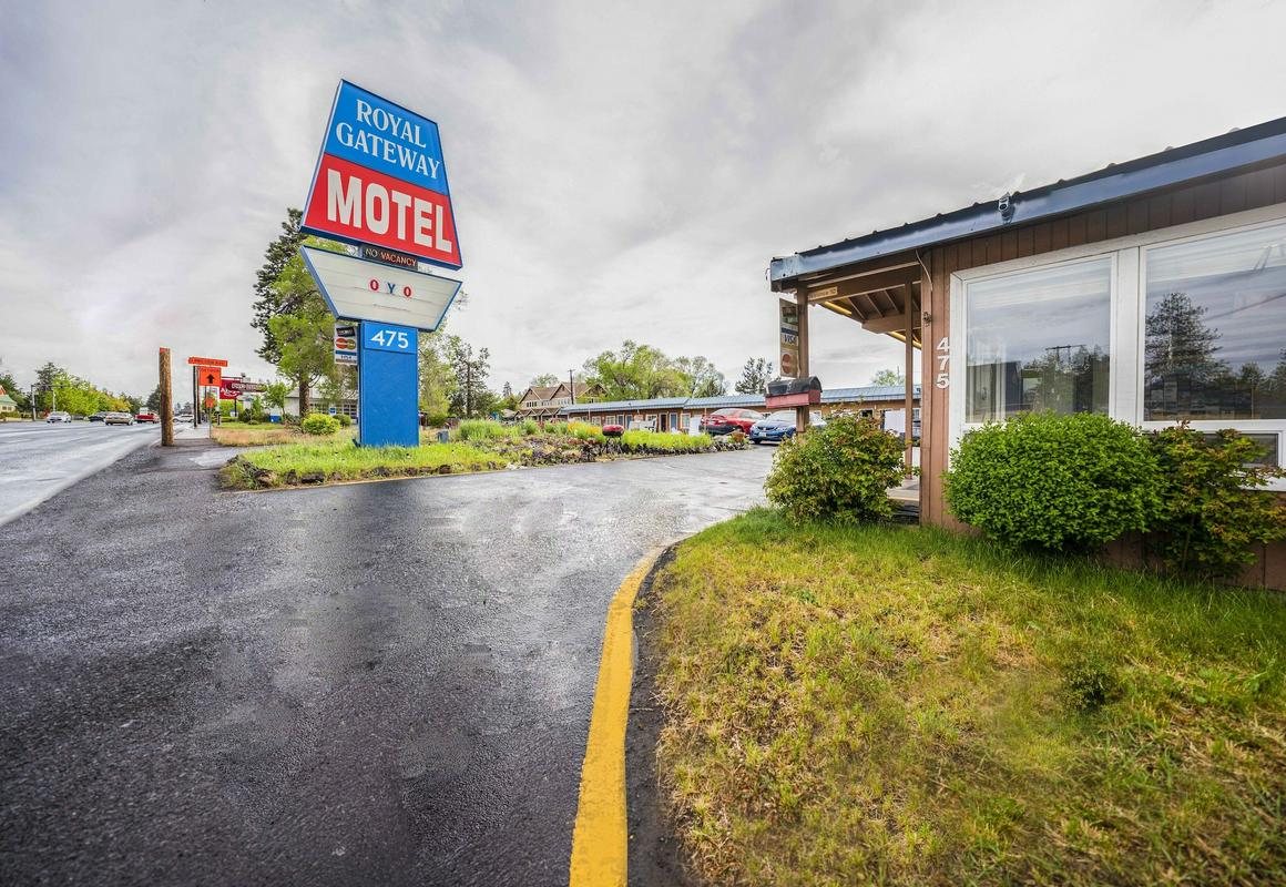 Royal Gateway Motel By OYO hotel hero