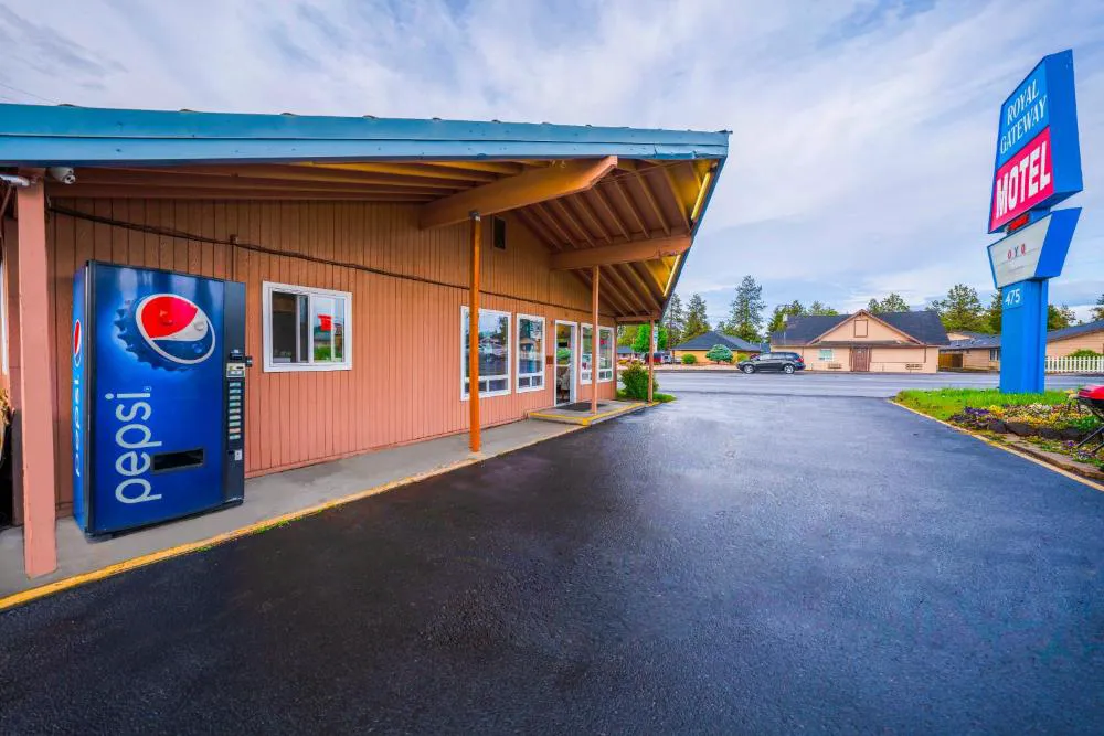 Royal Gateway Motel By OYO hotel hero