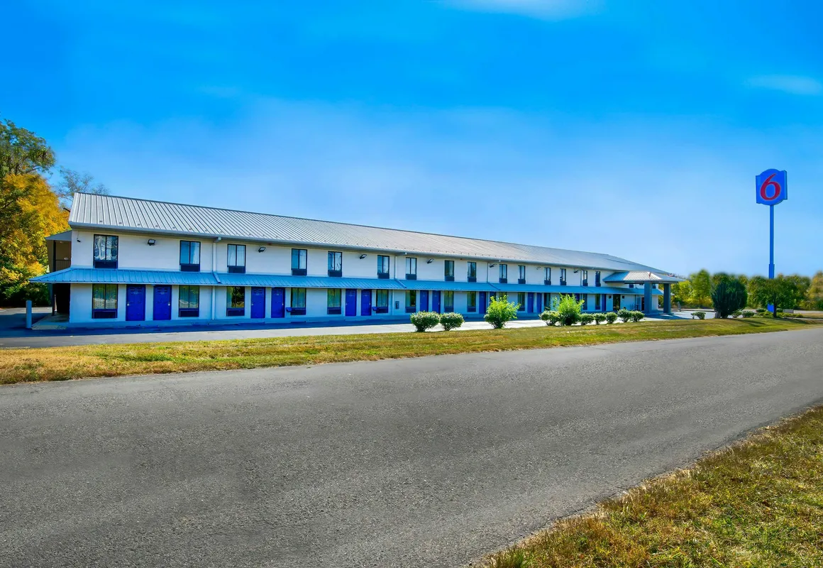 Motel 6 Jeffersonville, In - Louisville hotel hero