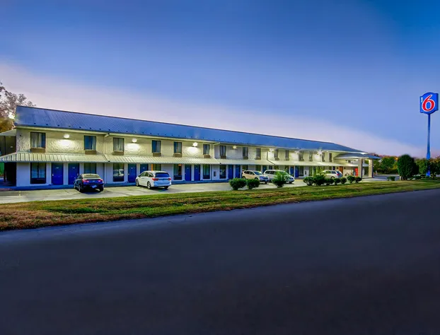 Motel 6 Jeffersonville, In - Louisville hotel detail image 2