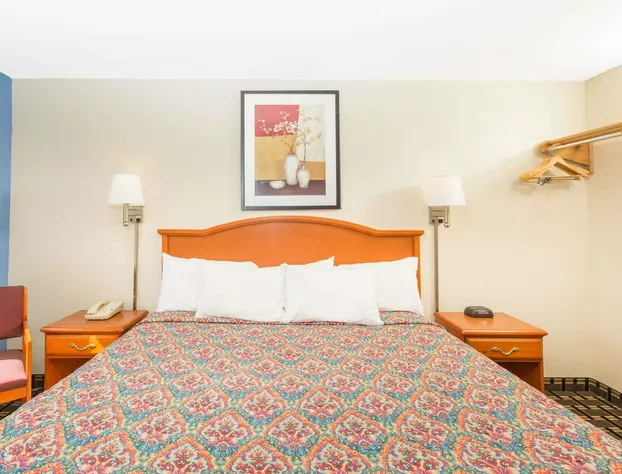 Days Inn by Wyndham Effingham hotel detail image 4