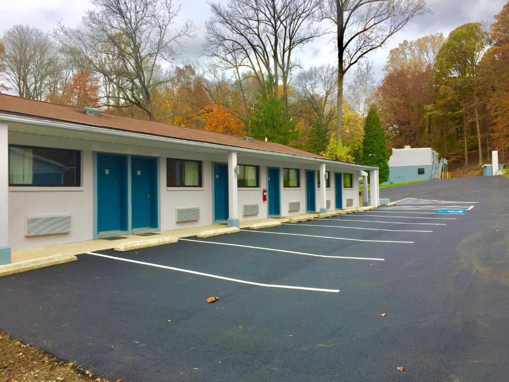 Hillside Motel hotel hero