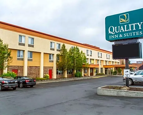 Quality Inn & Suites Riverfront hotel hero