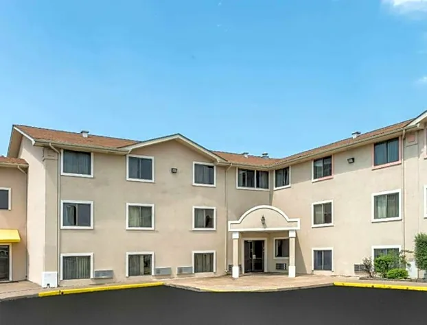 Quality Inn & Suites hotel detail image 1