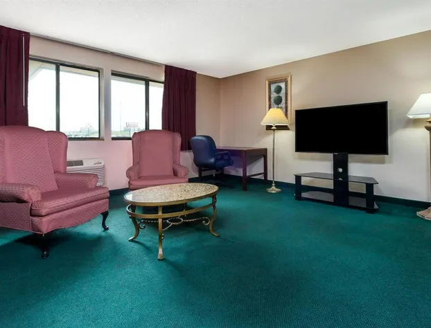 Quality Inn & Suites hotel detail image 3