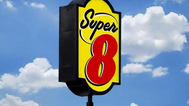 Super 8 by Wyndham Bronx Near Botanical Garden hotel detail image 2