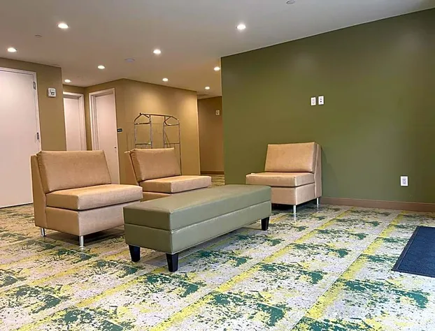 Super 8 by Wyndham Bronx Near Botanical Garden hotel detail image 1