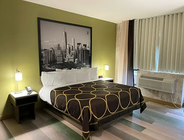 Super 8 by Wyndham Bronx Near Botanical Garden hotel detail image 3