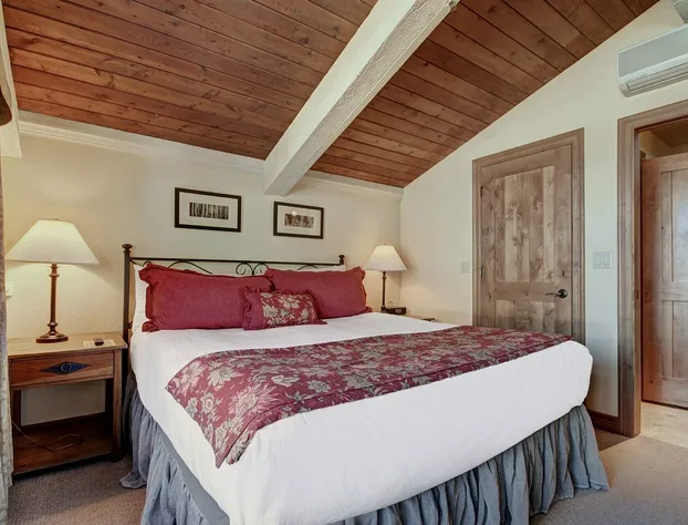 Modern 2 BR Condo Lodge at Vail, Walk to Gondola by RedAwning hotel detail image 3