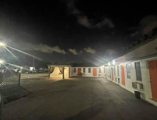 Sunshine Inn Motel hotel detail image 3