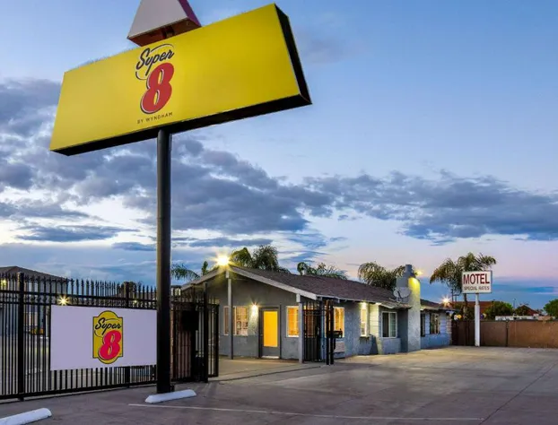 Super 8 by Wyndham Bakersfield Ca hotel detail image 1