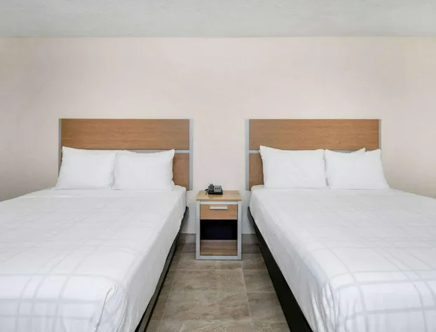 Super 8 by Wyndham Bakersfield Ca hotel detail image 3