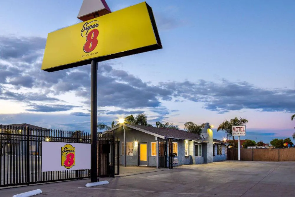 Super 8 by Wyndham Bakersfield Ca hotel hero