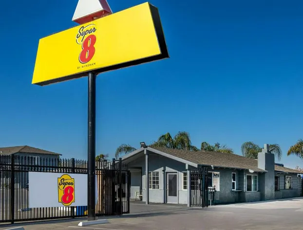 Super 8 by Wyndham Bakersfield Ca hotel detail image 1