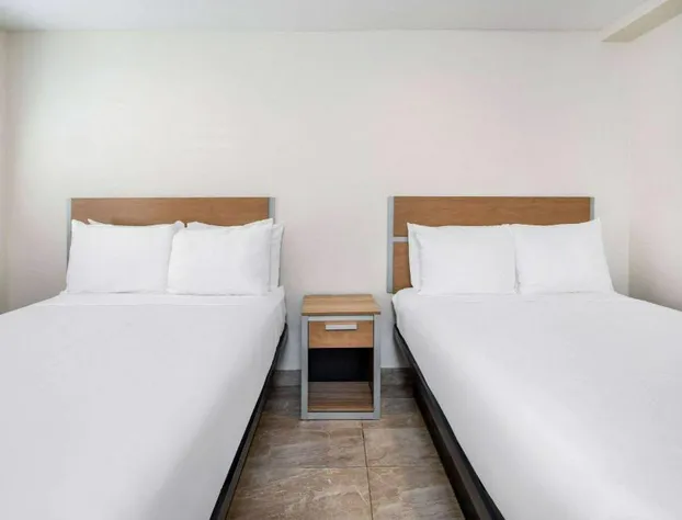 Super 8 by Wyndham Bakersfield Ca hotel detail image 2