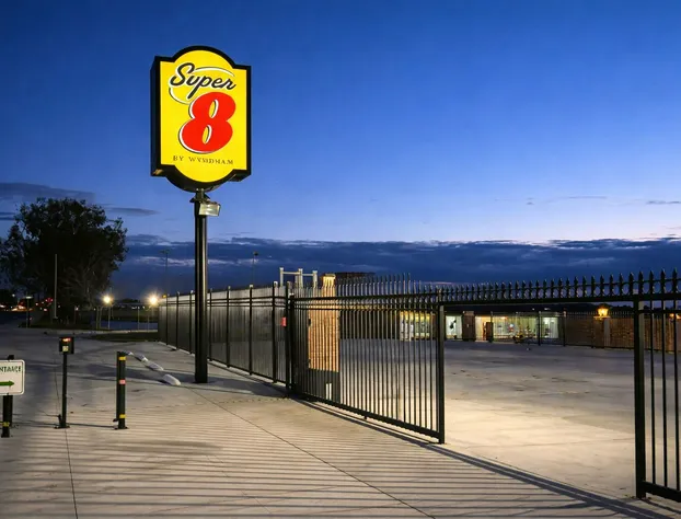 Super 8 by Wyndham Bakersfield CA Near Airport hotel detail image 1