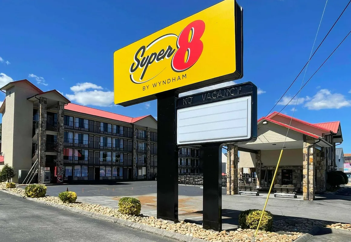 Super 8 By Wyndham Pigeon Forge Downtown hotel hero