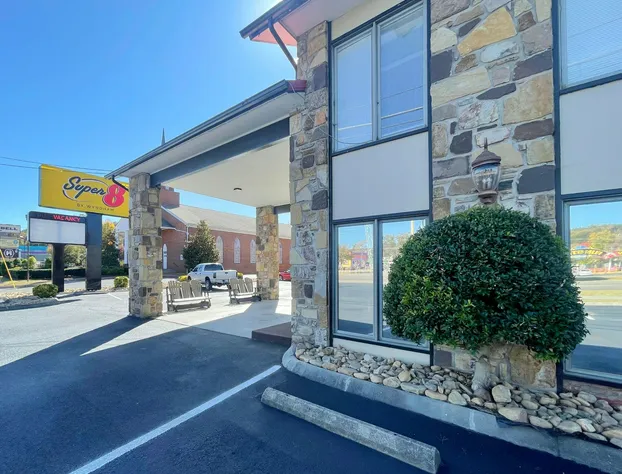 Super 8 By Wyndham Pigeon Forge Downtown hotel detail image 2