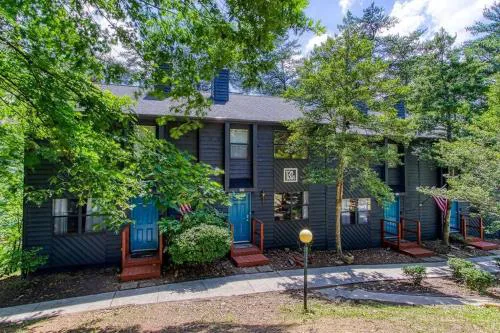 Pinecrest Townhomes-1K-2Q Unit-Renovated hotel detail image 3