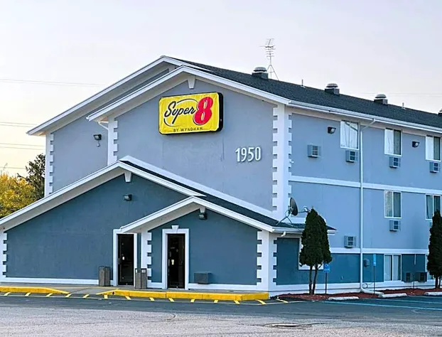 Super 8 by Wyndham Benton Harbor - St. Joseph hotel detail image 1