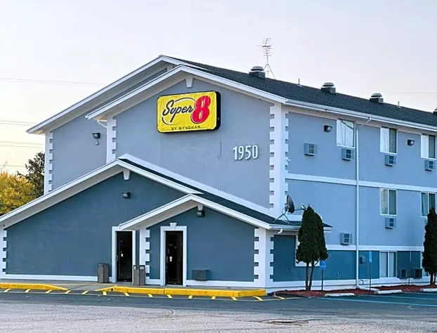 Super 8 by Wyndham Benton Harbor - St. Joseph hotel detail image 1