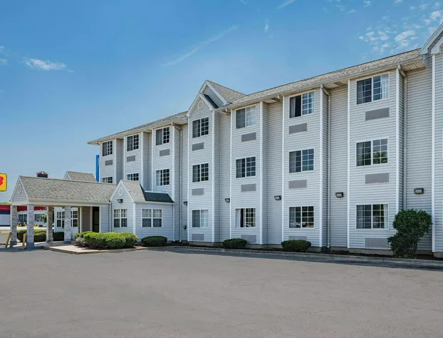 Super 8 by Wyndham Joliet hotel detail image 1