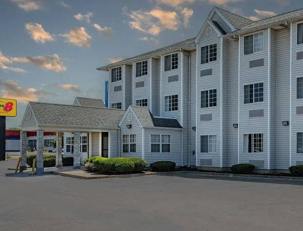 Super 8 by Wyndham Joliet hotel detail image 3