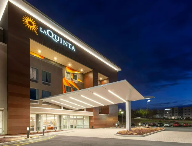 La Quinta Inn & Suites by Wyndham Middletown-Goshen hotel detail image 1