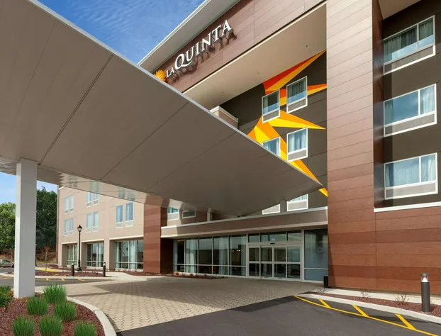 La Quinta Inn & Suites by Wyndham Middletown-Goshen hotel detail image 3