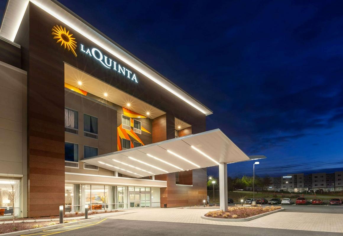 La Quinta Inn & Suites by Wyndham Middletown-Goshen hotel hero