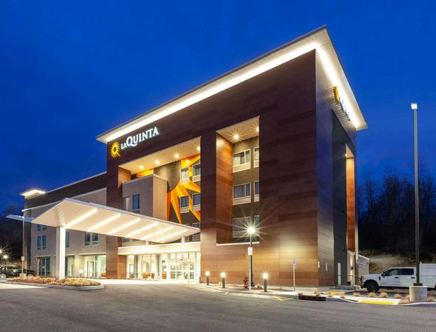 La Quinta Inn & Suites by Wyndham Middletown-Goshen hotel detail image 2
