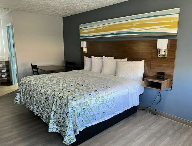 HomeTowne Studios by Red Roof Georgetown, KY hotel detail image 4