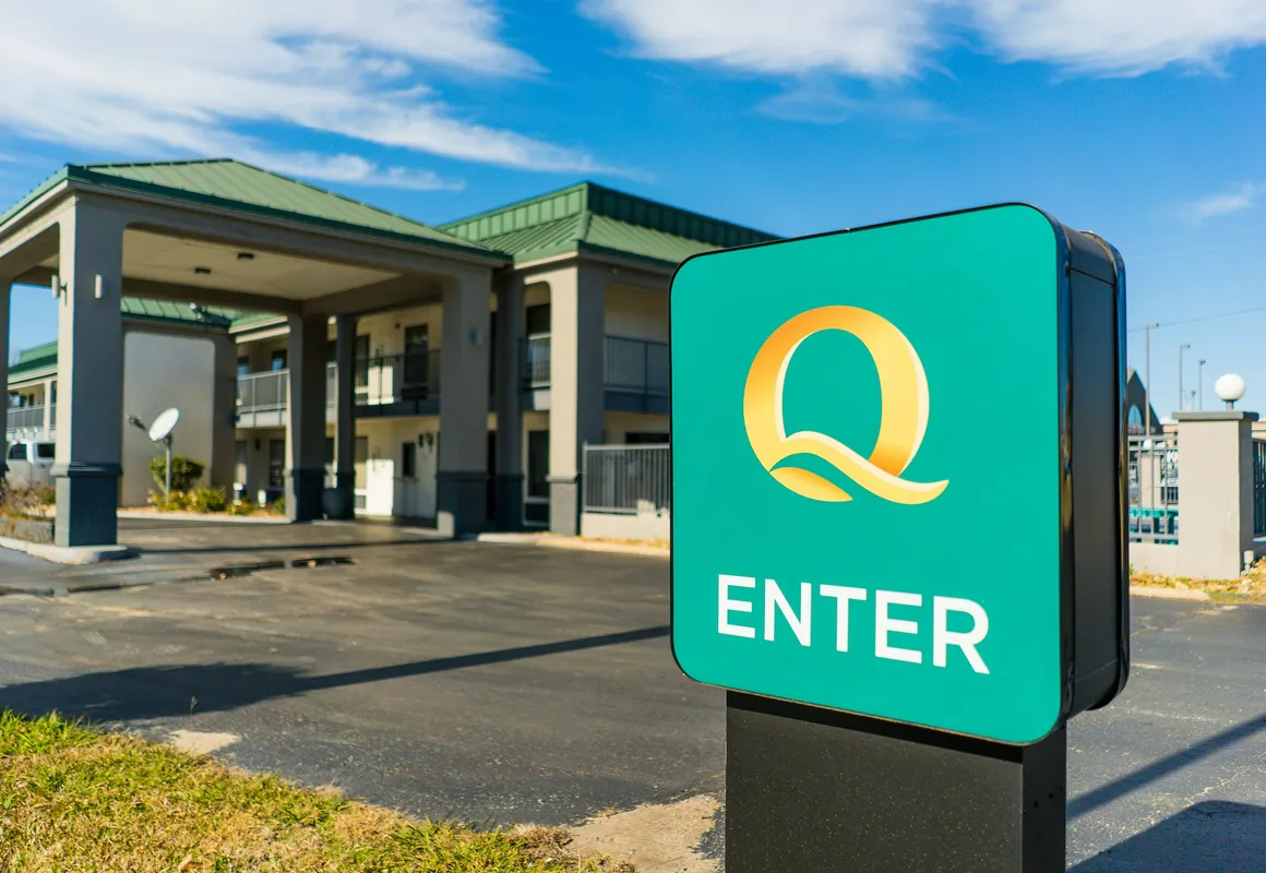 Quality Inn & Suites hotel hero