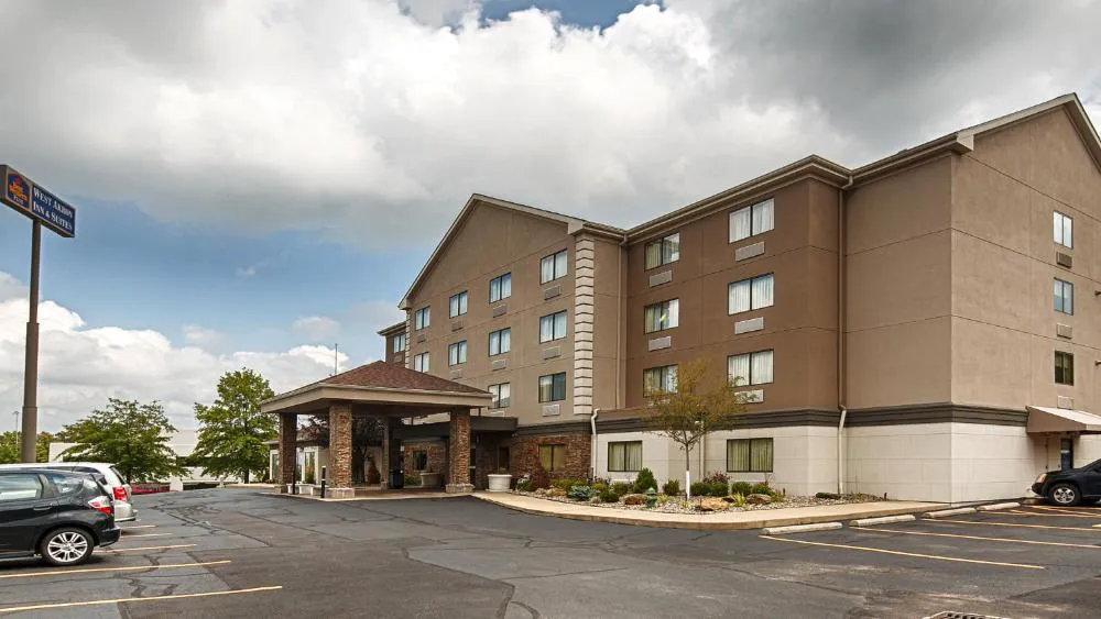 Comfort Inn & Suites Copley Akron hotel hero