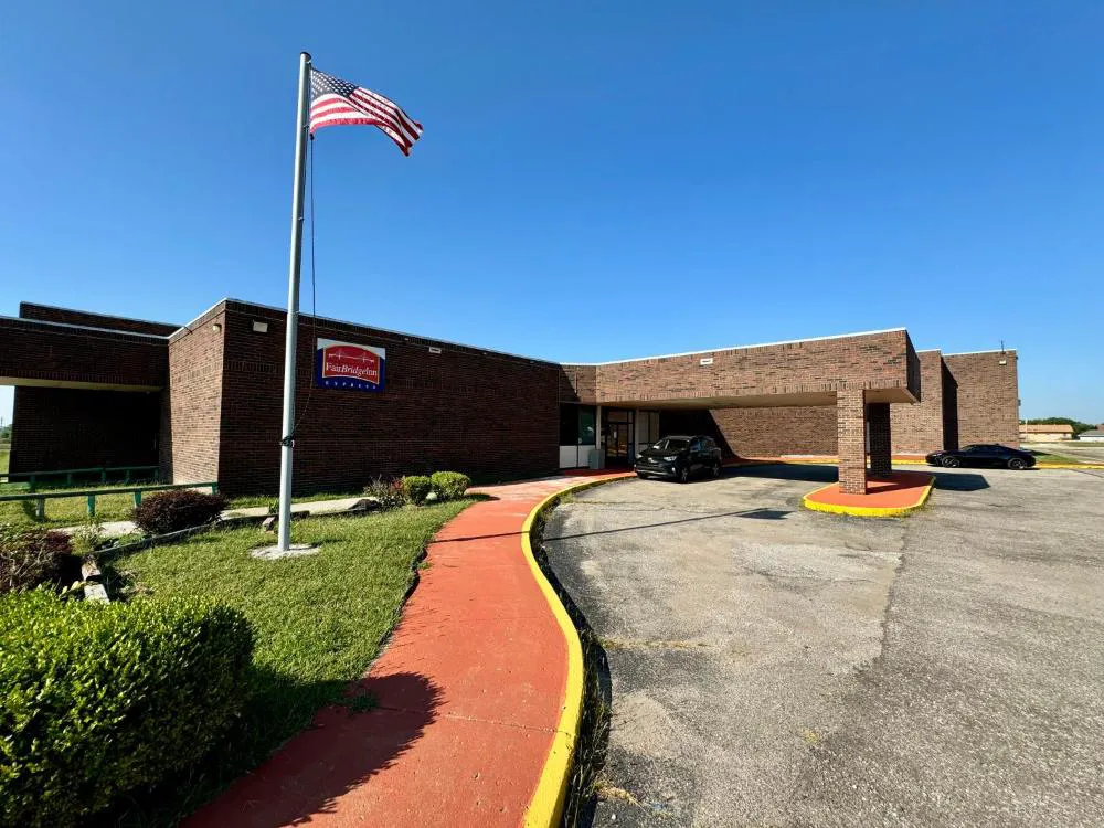 FairBridge Inn Express Hiawatha hotel hero