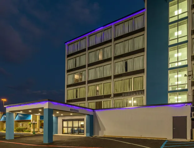 Super 8 by Wyndham Laredo hotel detail image 2