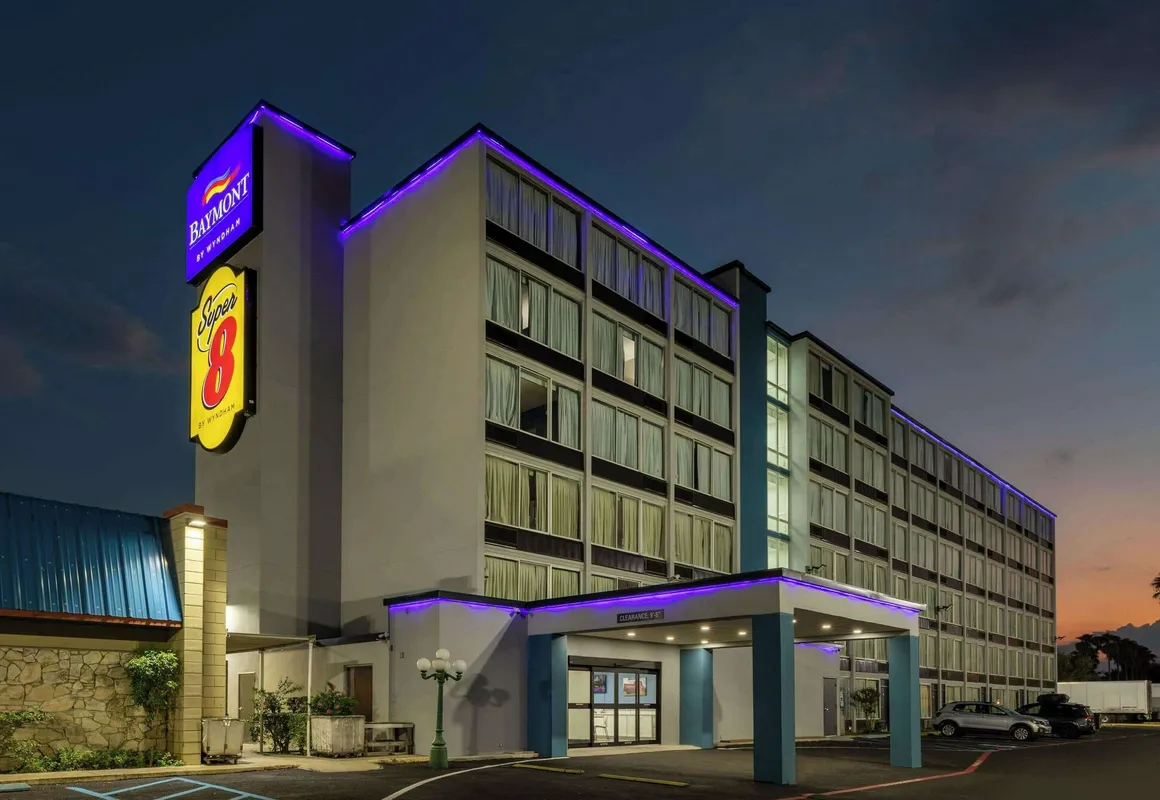 Super 8 by Wyndham Laredo hotel hero