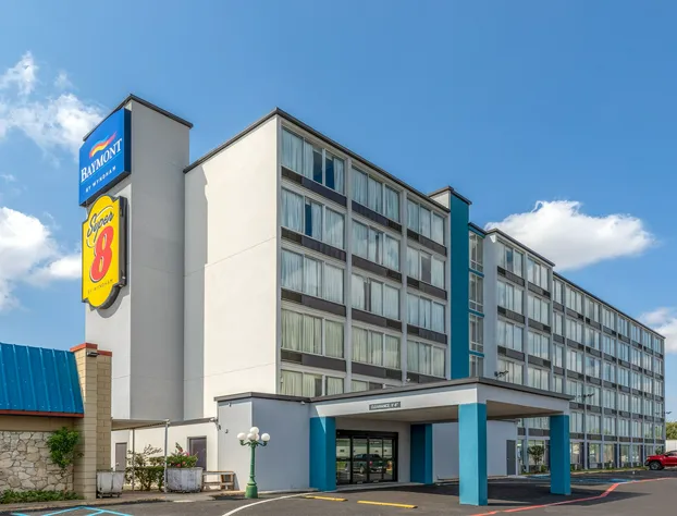 Super 8 by Wyndham Laredo hotel detail image 1