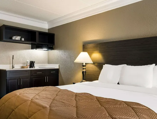 Suburban Studios Syracuse Fairgrounds hotel detail image 1