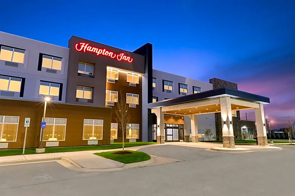 Hampton Inn Saline hotel hero