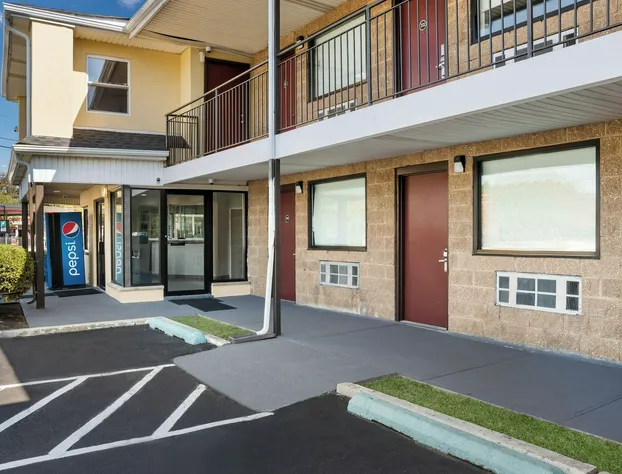 Red Carpet Inn Edison hotel detail image 4