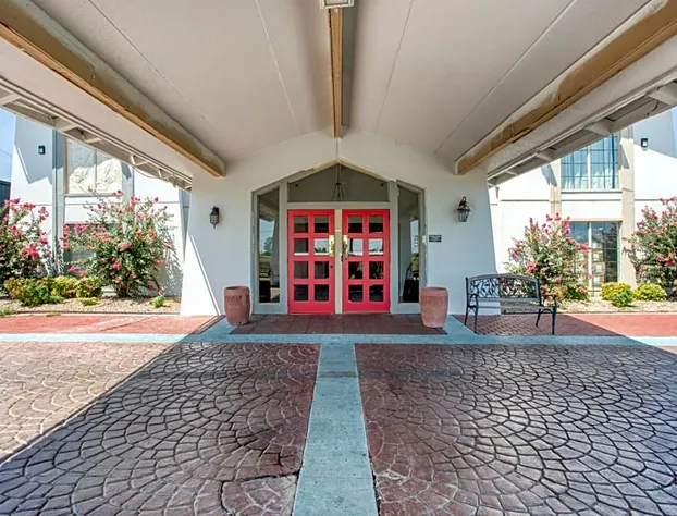 Hemp Hotel A Travelodge By Wyndham Oklahoma City South hotel detail image 3