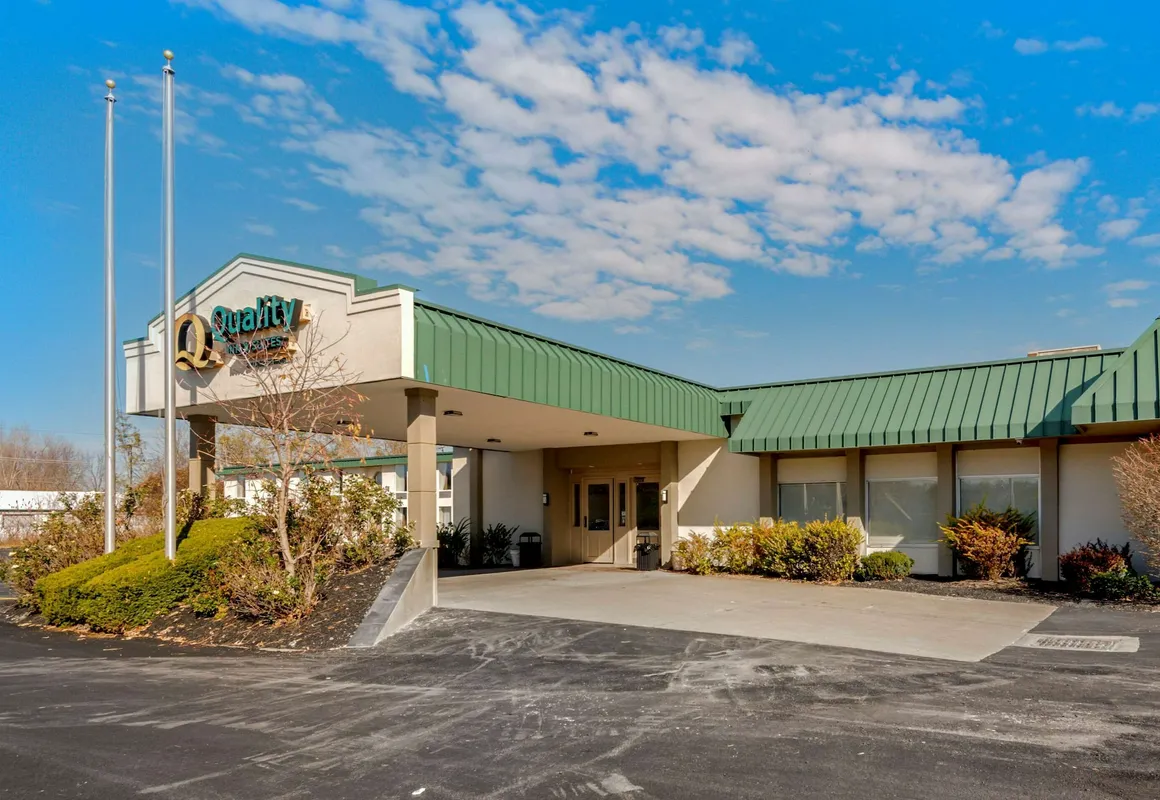 Quality Inn & Suites New Hartford - Utica hotel hero