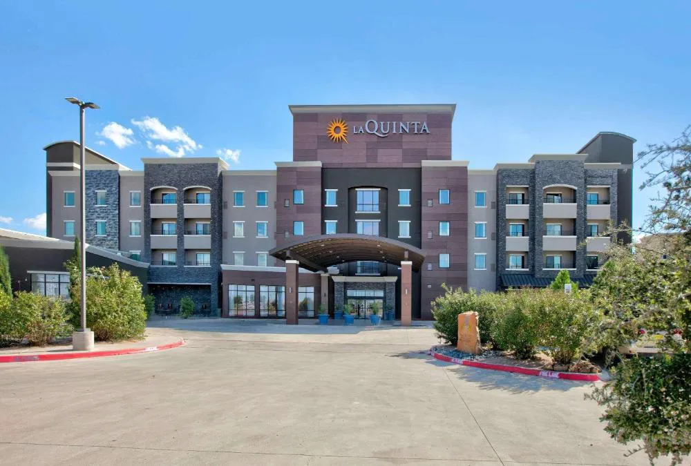 La Quinta Inn & Suites by Wyndham Lubbock Southwest hotel hero