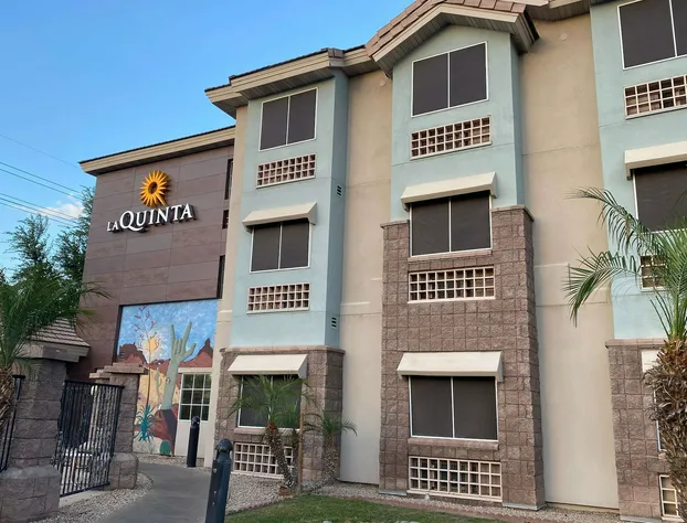 La Quinta Inn & Suites by Wyndham Tempe University / Phoenix hotel detail image 1