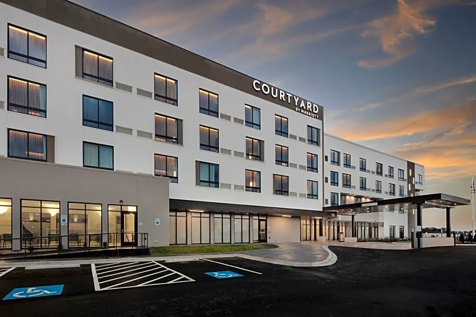 Courtyard by Marriott Conway hotel hero