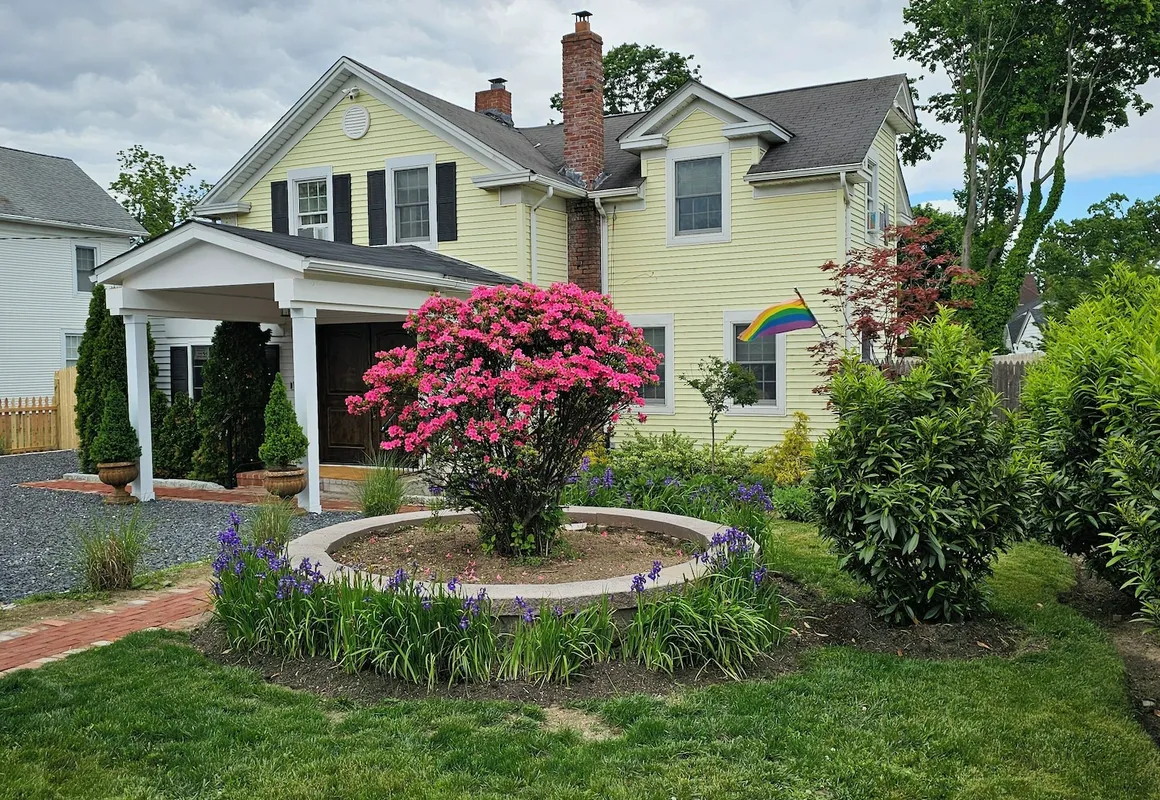 Come As You Are Inn hotel hero