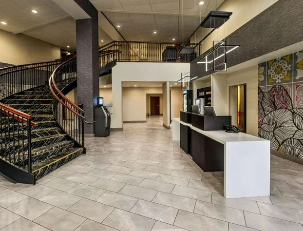 La Quinta Inn & Suites by Wyndham Lake George hotel detail image 3