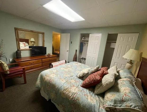 Colonial Brick Inn & Suites hotel detail image 2