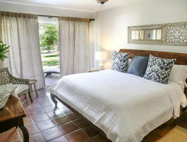 Villa Montana Beach Resort hotel detail image 4